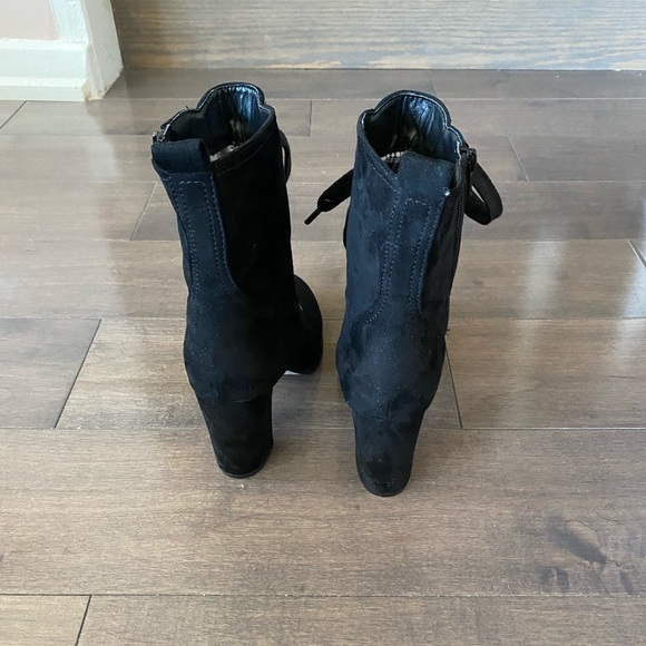 Le chateau black booties. Size 6 - Picture 5 of 5